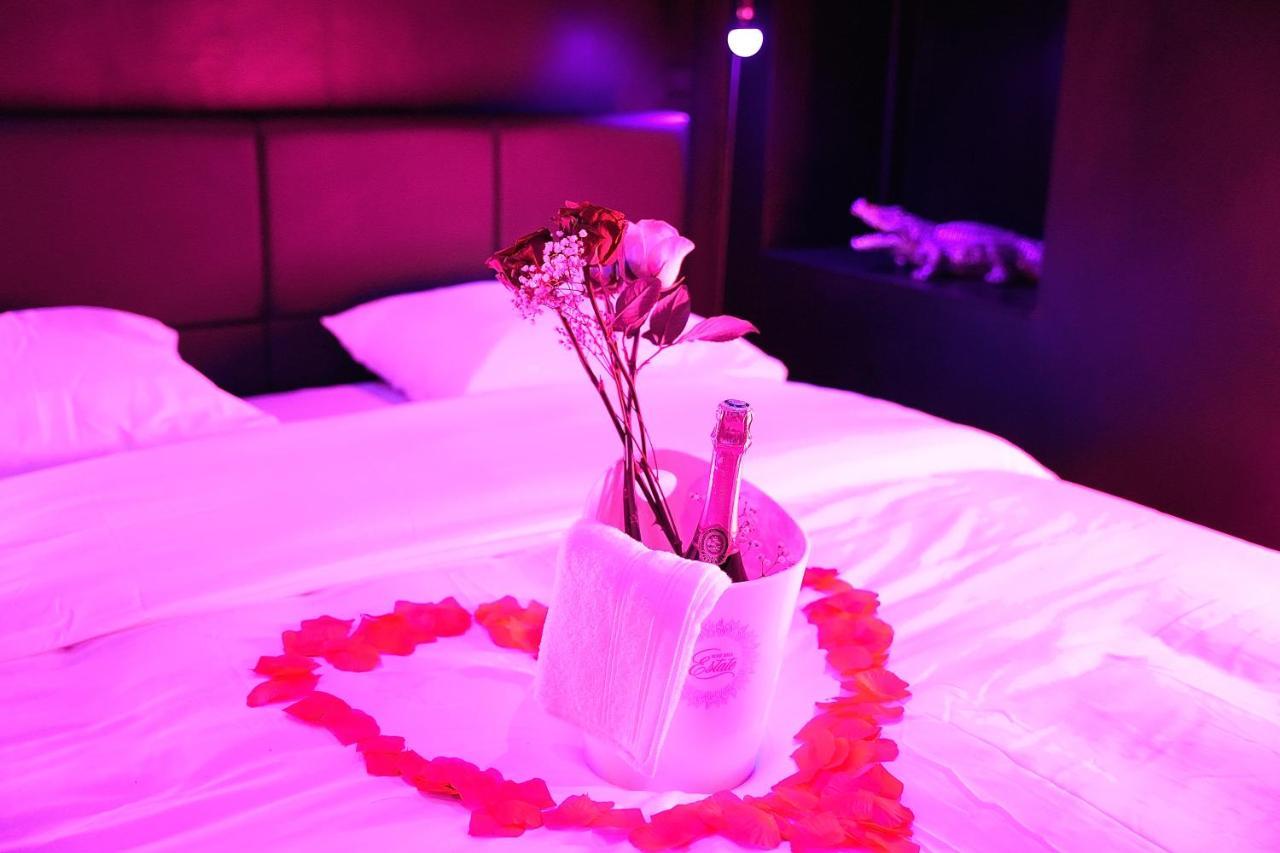 Love Room Suite Dirty Diana Aubagne Eksteriør billede